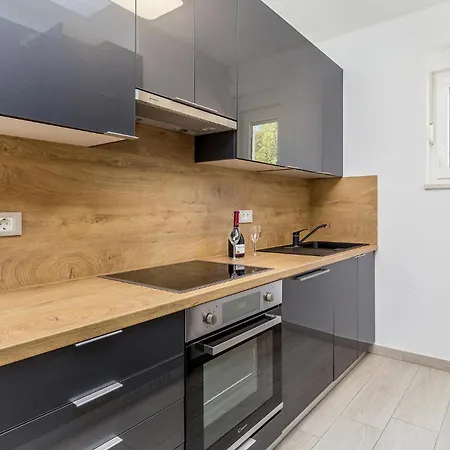Holiday home 3 Bedroom Gorgeous In Linardici
