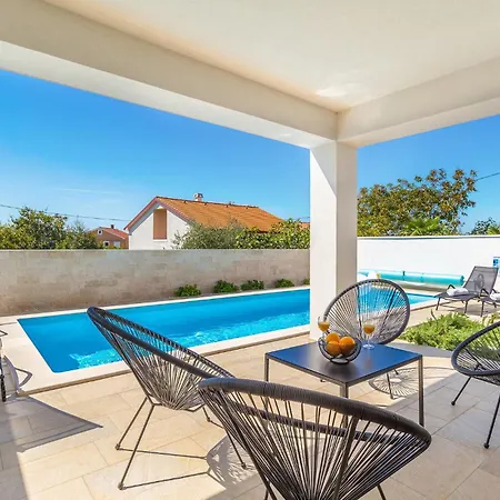 3 Bedroom Gorgeous In Holiday home