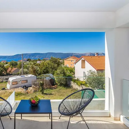3 Bedroom Gorgeous In Holiday home *