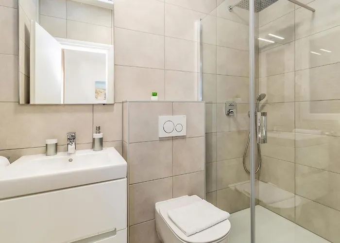 3 Bedroom Gorgeous In Linardići