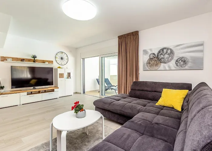 3 Bedroom Gorgeous In 度假居 Linardići